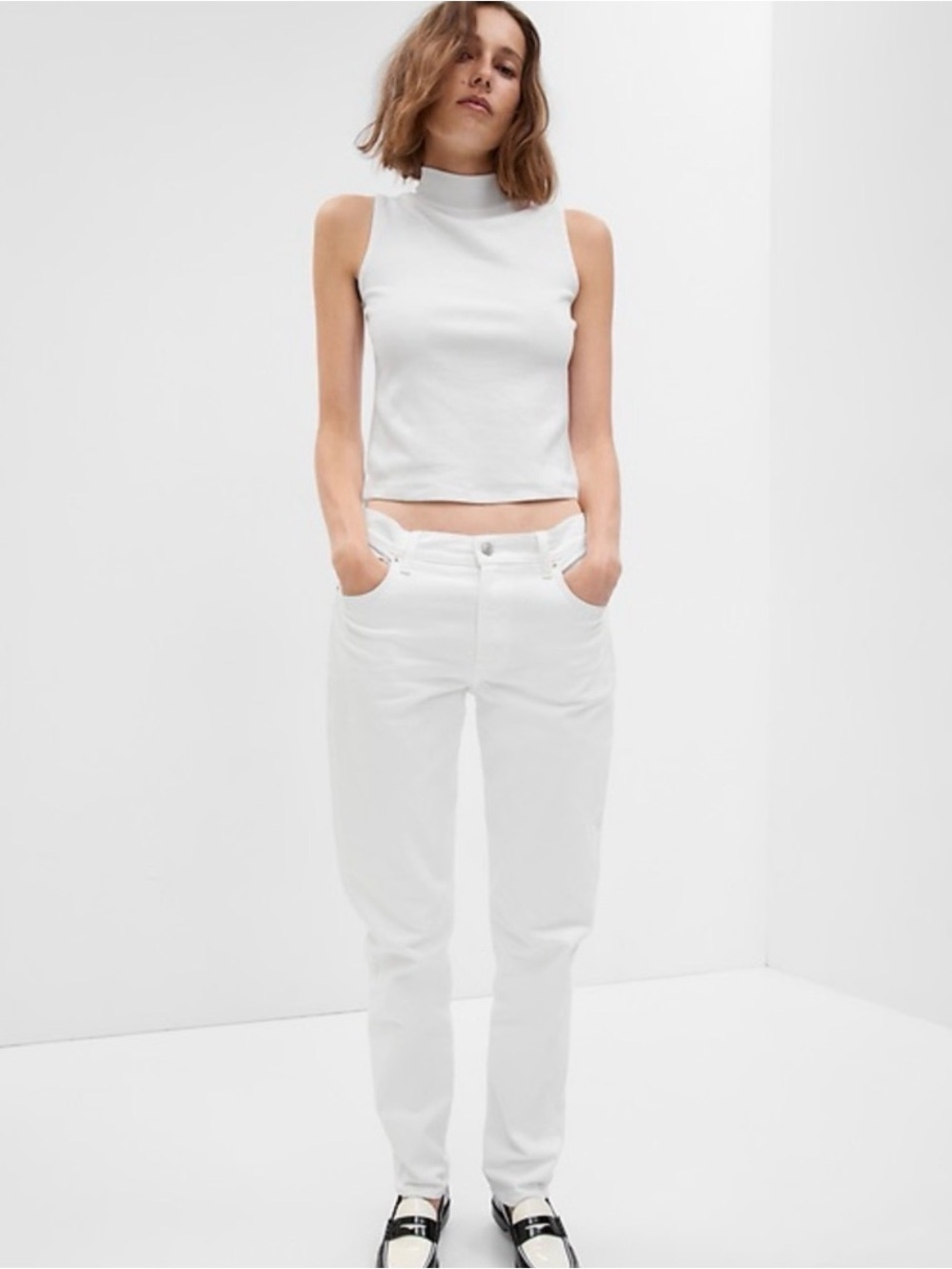 GapWomen’s Girlfriend White Mid-Rise Straight Jeans